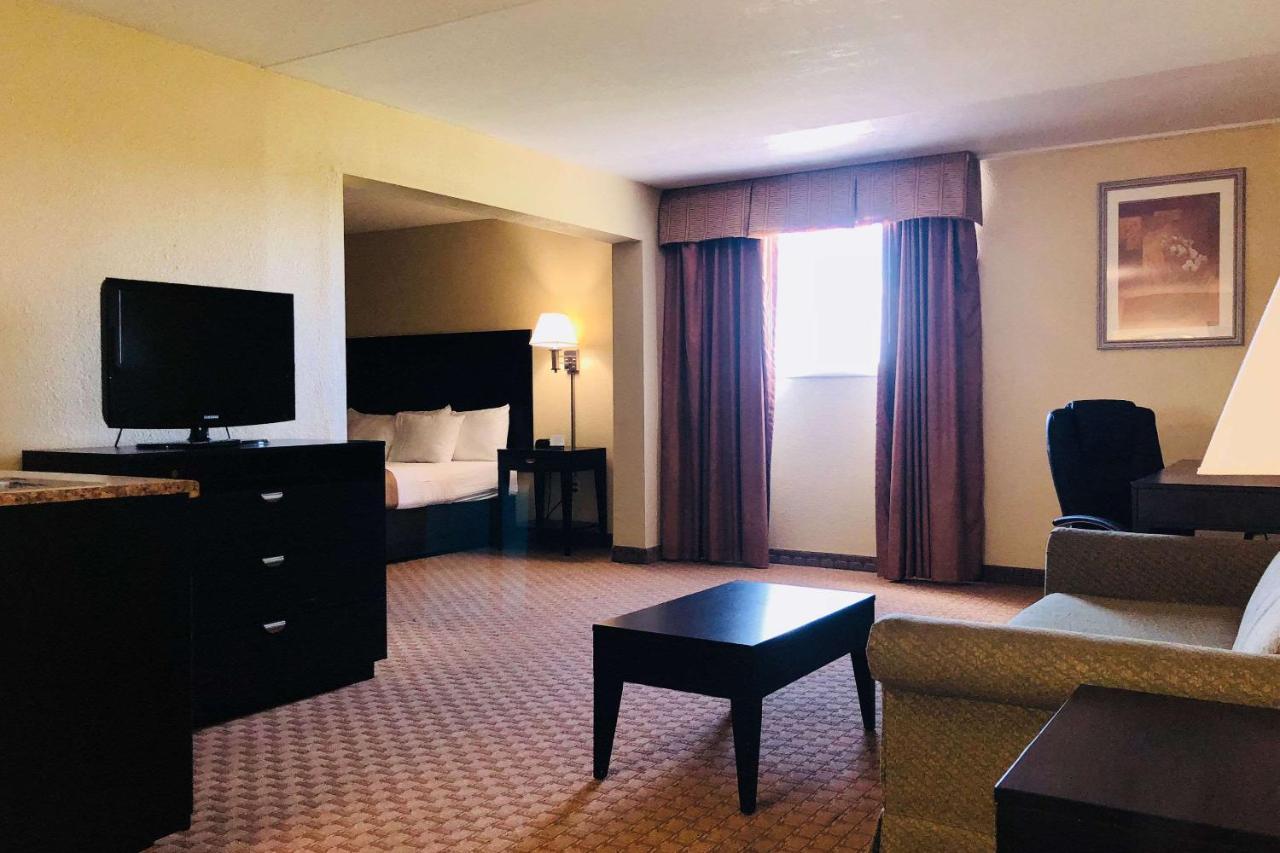 Hotel Wingate By Wyndham Wichita Airport Zewnętrze zdjęcie