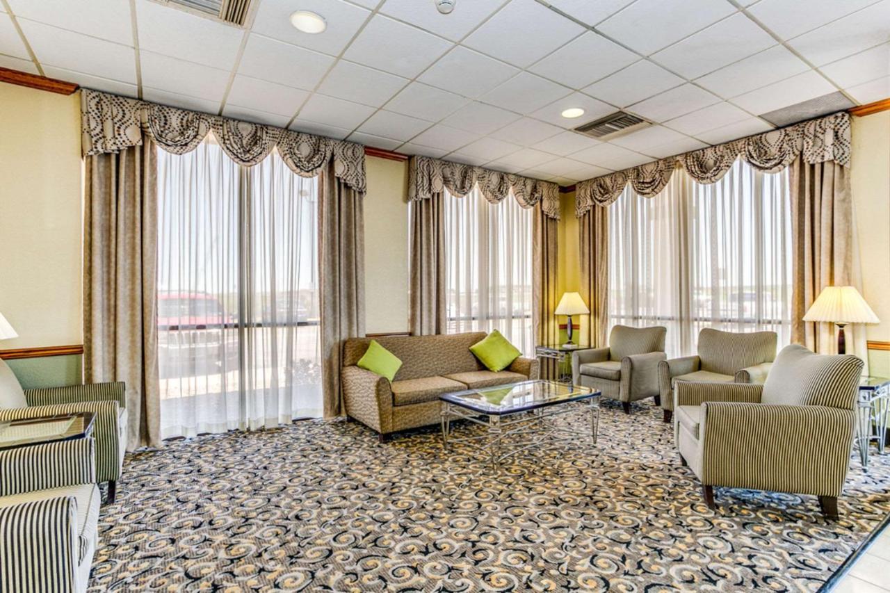 Hotel Wingate By Wyndham Wichita Airport Zewnętrze zdjęcie
